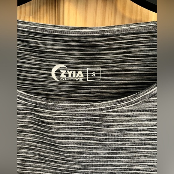 Zyia Women’s Black and Gray Stripped Shirt Size Small - Picture 3 of 4